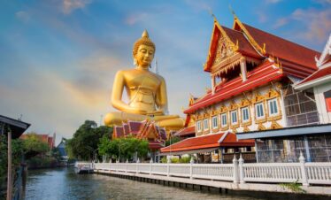 gray concrete statue near green trees during daytime