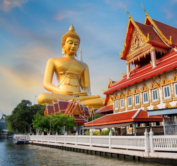 gray concrete statue near green trees during daytime